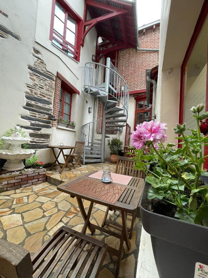 Hotel Du Chateau Vitré Exterior photo